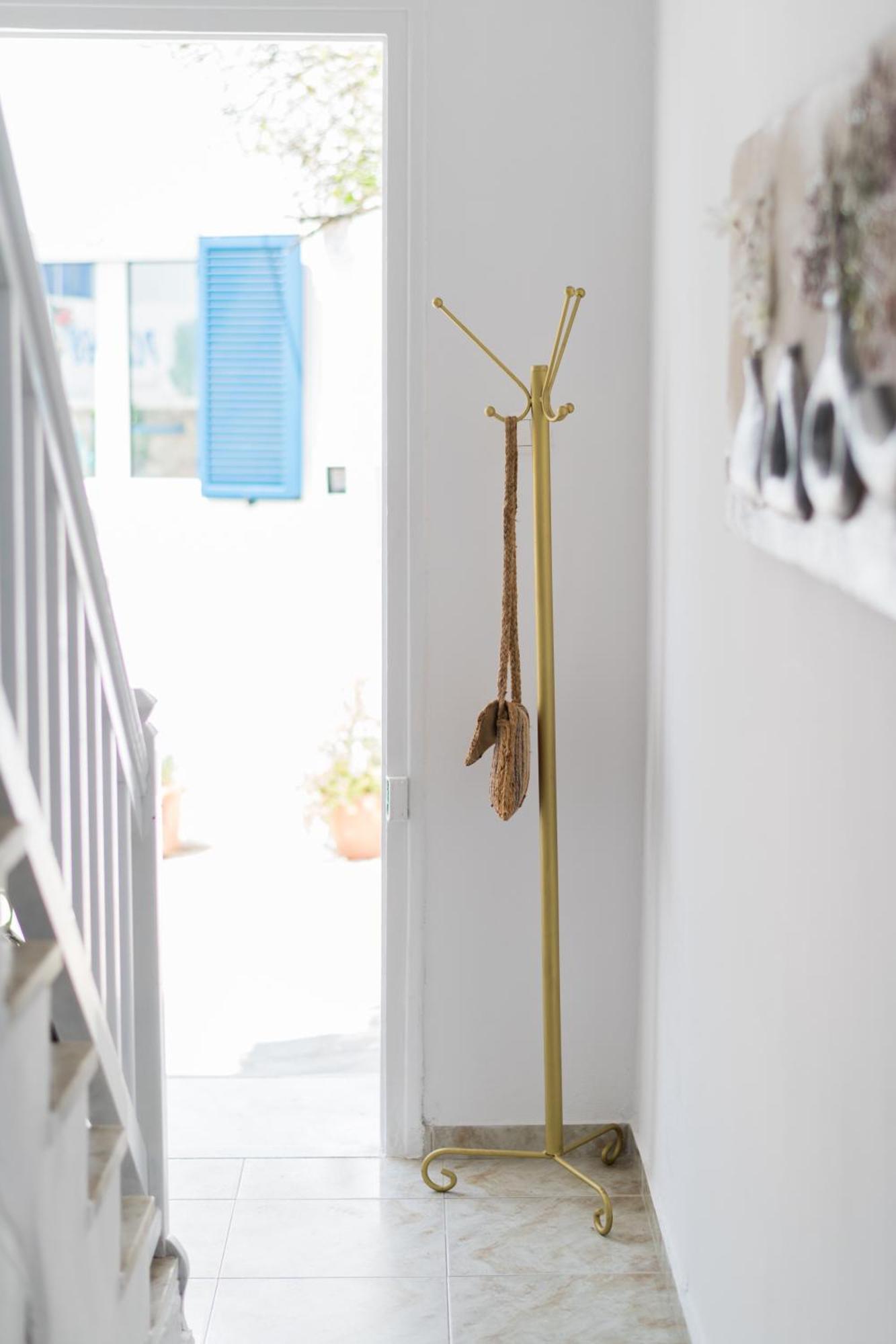 Thin Alos Apartment